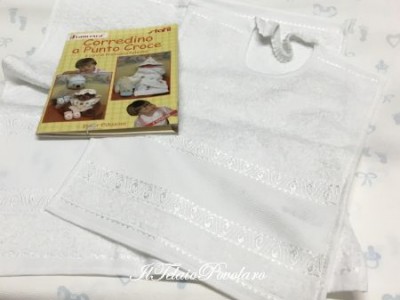 1 asciugamanino+bavaglia spugna - bianco