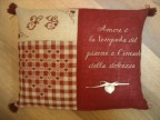 CUSCINO  " L'AMORE E' "