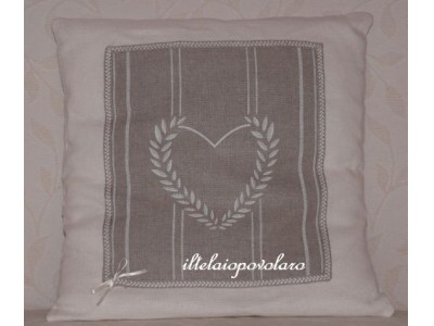cuscino con bordo "cuore"