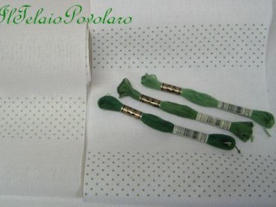 BORDO avorio con fasce con pois  verdi h. 10 cm.