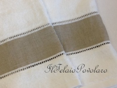 1 - coppia asciugamani in spugna bianca  con bordo lino greggio