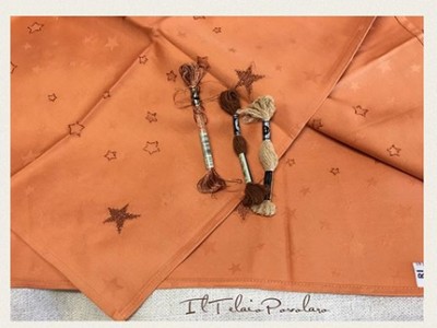 tovaglietta con stelle -arancio- per Natale e per Halloween